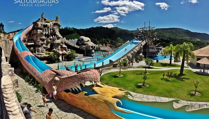 Parque Aquático Salto das Águas em Alfredo Wagner SC — tobogãs e atrações